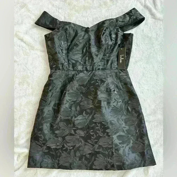 NWT You're All Heart Black Jacquard Satin Off-The-Shoulder Dress Size Medium - Picture 5 of 7